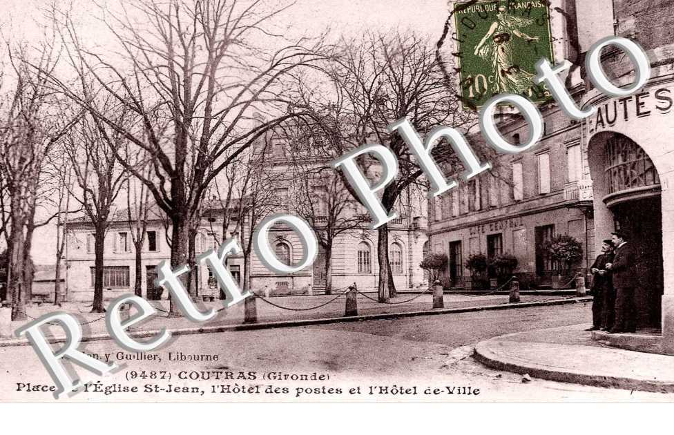 place de l'eglise St Jean, l'hotel des postes et l'hotel de ville