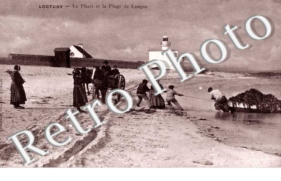 le phare et la plage de langoz