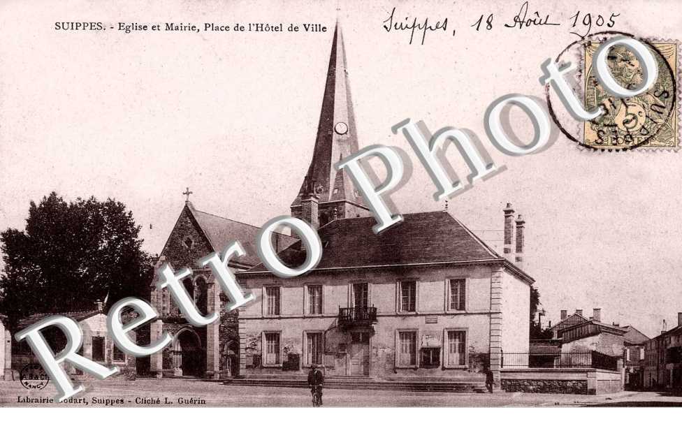 eglise et mairie, place de l' hotel de ville