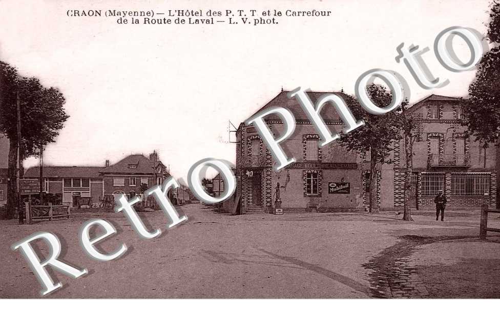 hotel des PTT et le carrefour de la route de Laval