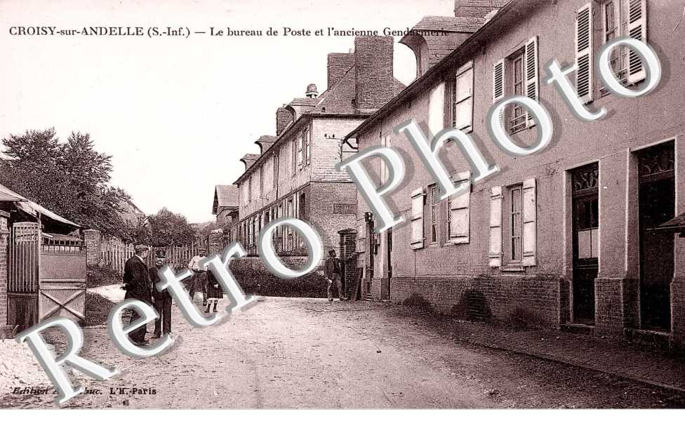 le bureau de poste et l'ancienne gendarmerie