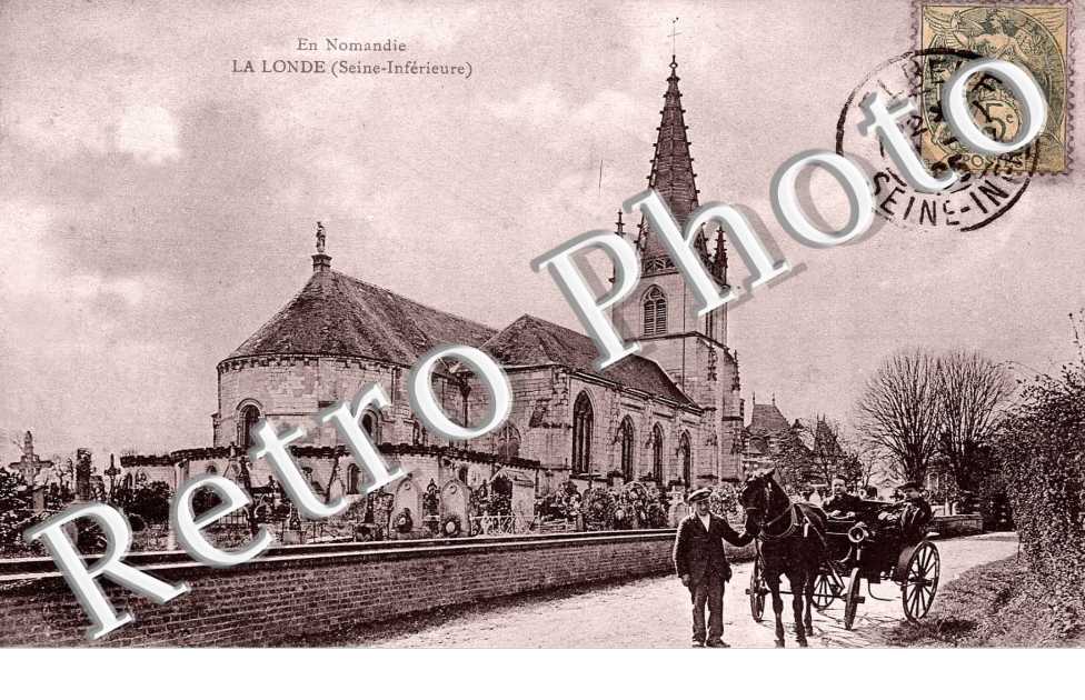 ( une rue du village )