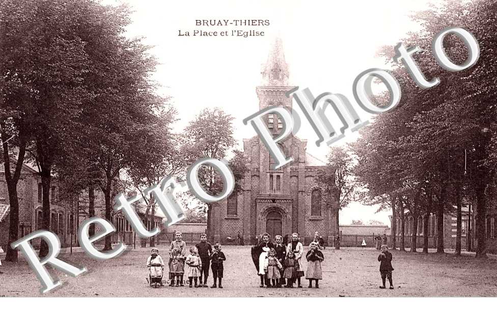 la place et l'eglise