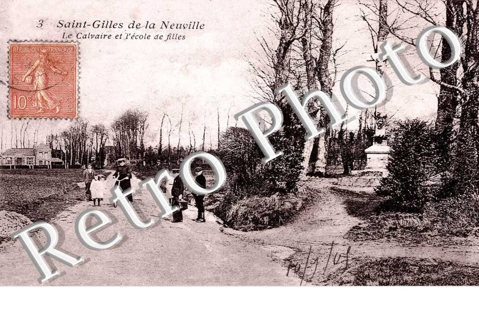 Le calvaire et l'ecole de filles