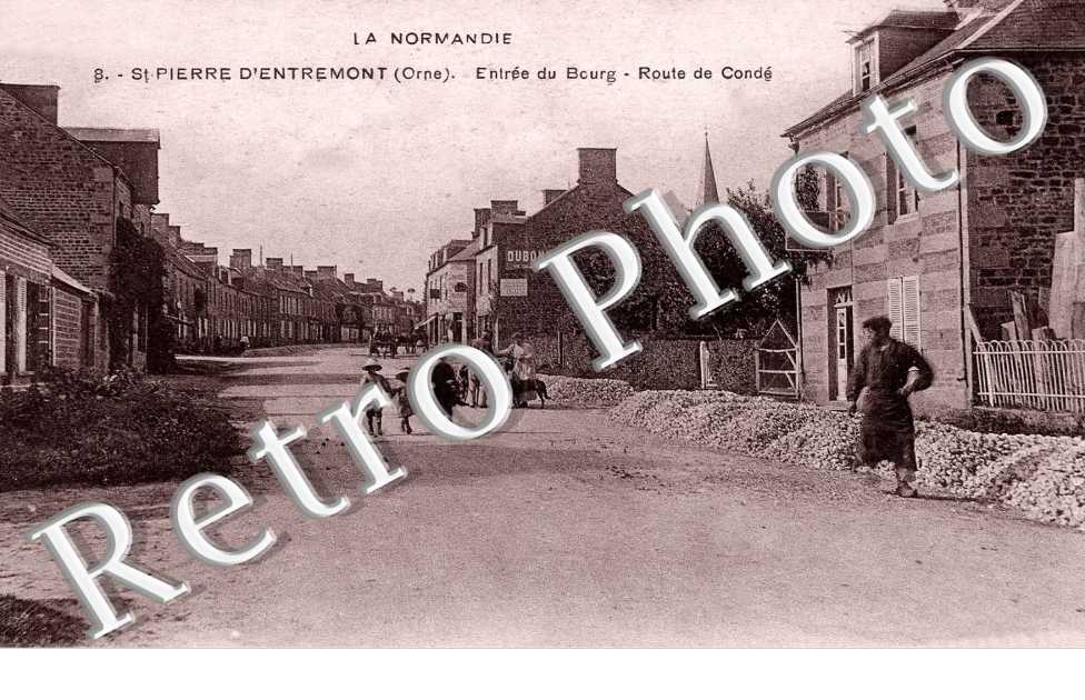 entree du bourg, route de Conde