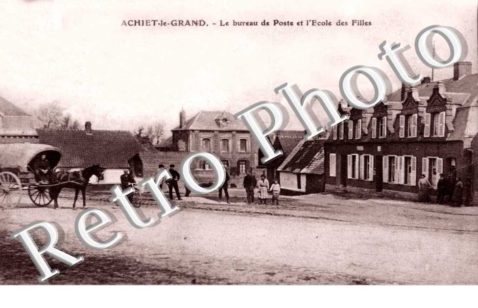 le bureau de poste et l' ecole des filles
