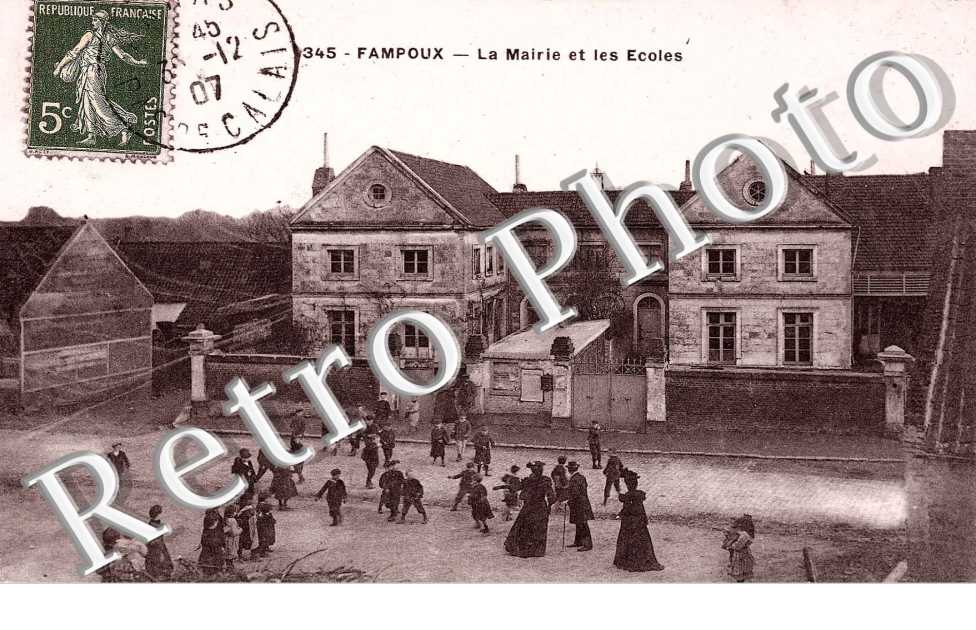 la mairie et les ecoles