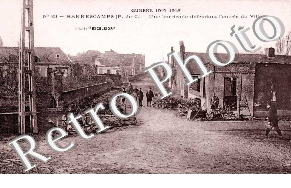 une barricade defendant l'entree du village