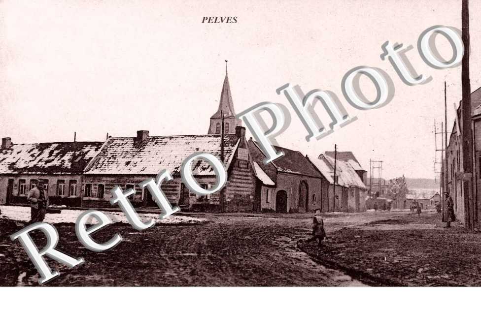 (Une place)