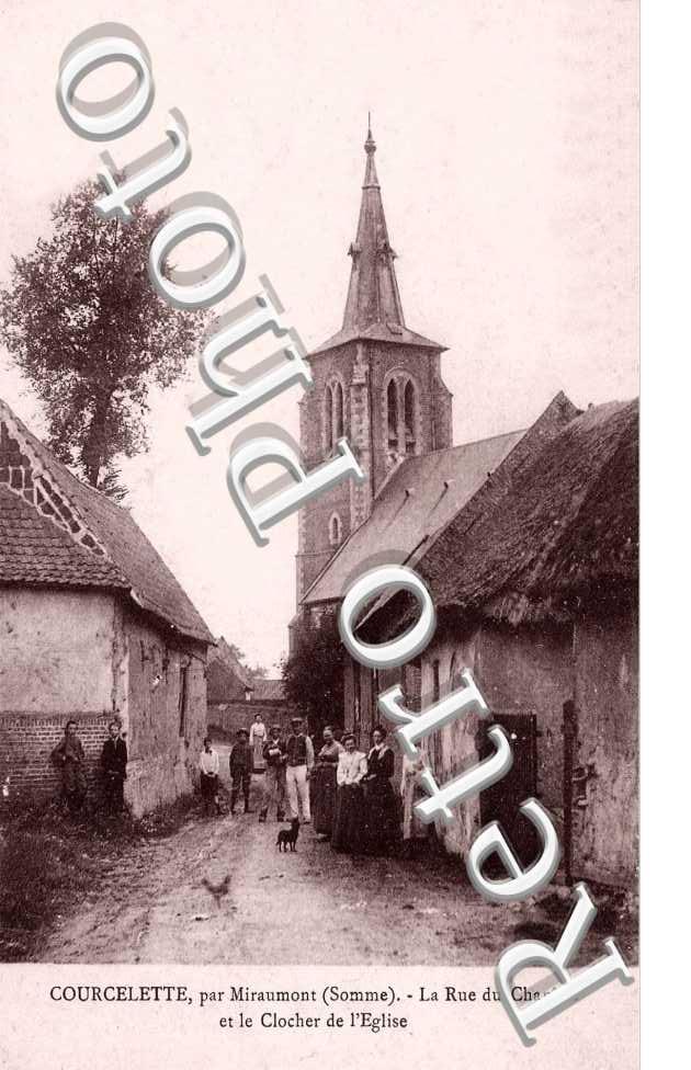 Rue du Chapitre et Clocher de l'Eglise