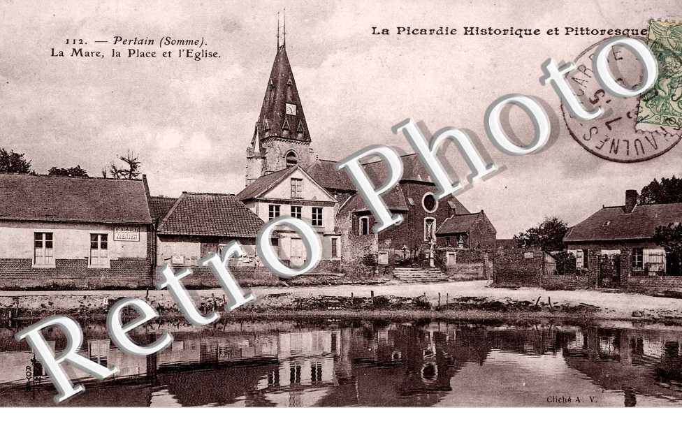 la mare, la place, l'eglise