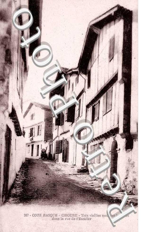 Vieilles Maisons dans la Rue de l'Escalier