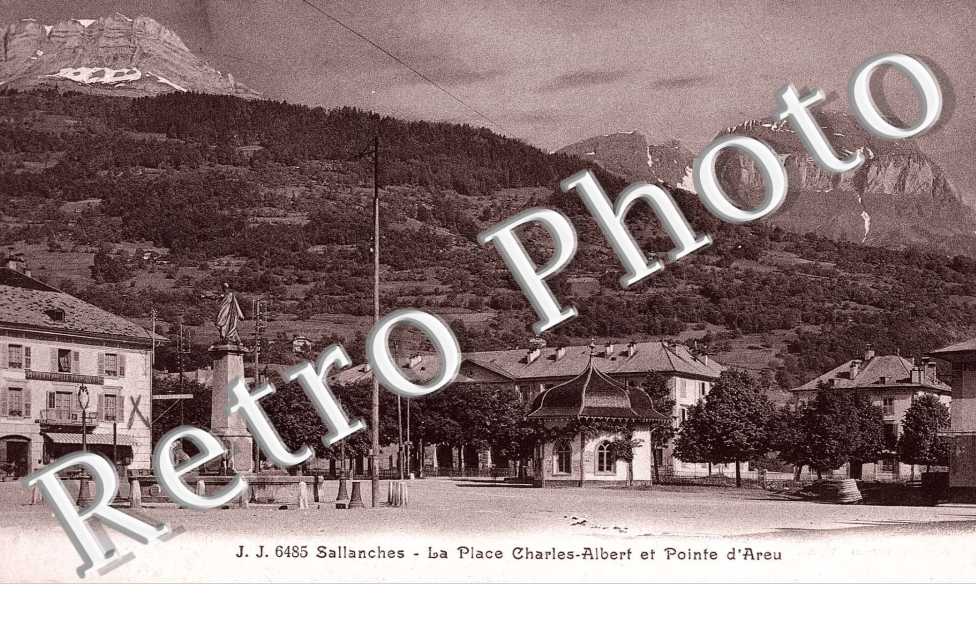 La place Charles-Albert et pointe d'Areu