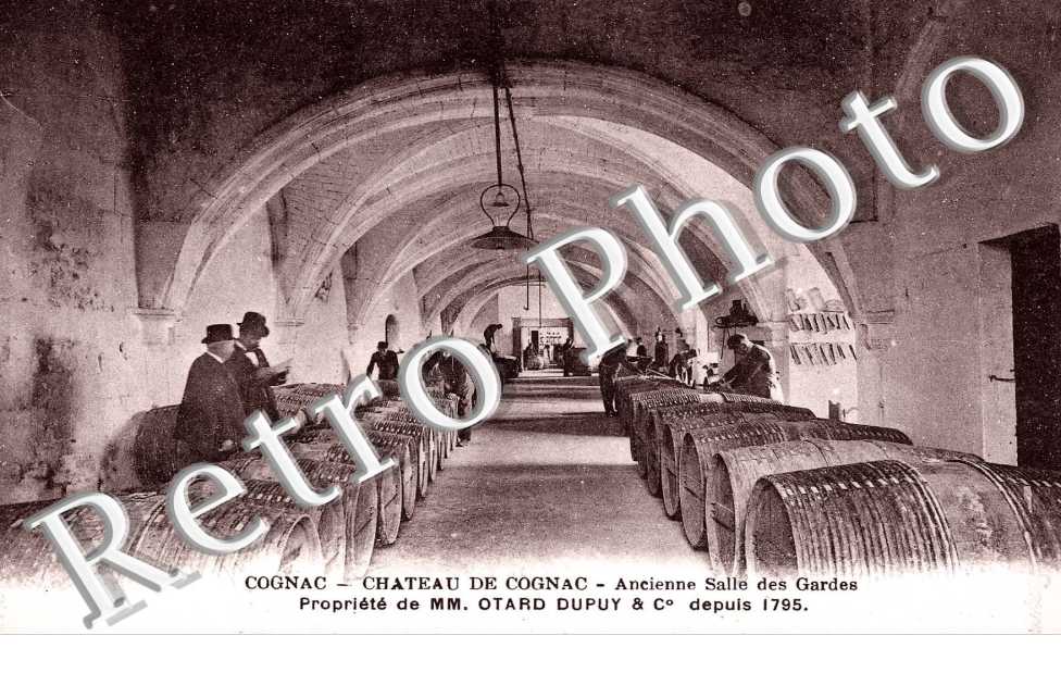 chateau de Cognac, ancienne salle des Gardes, propriete de MM. Otard Dupuy