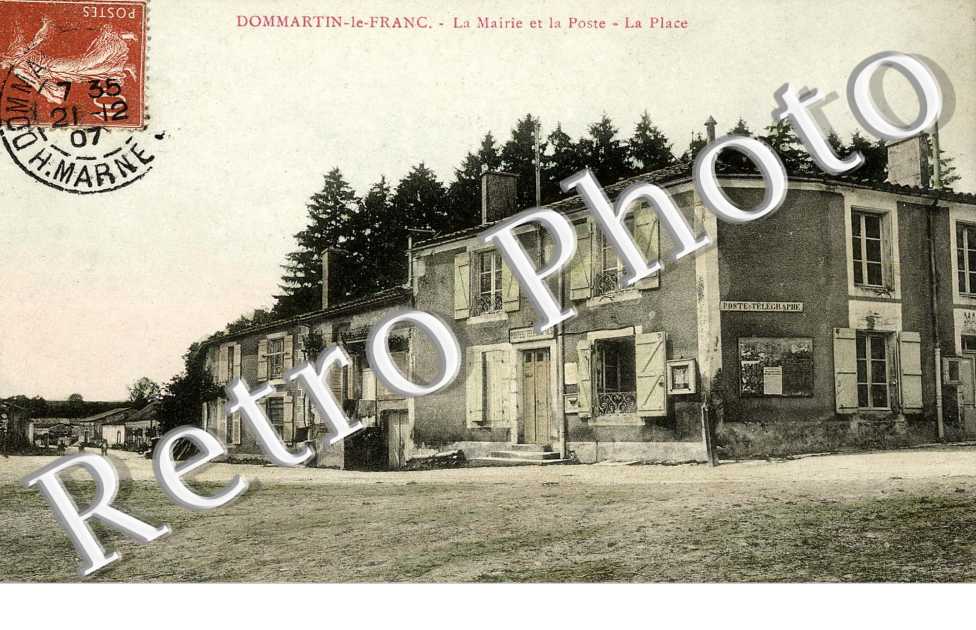 Mairie et la poste - la place