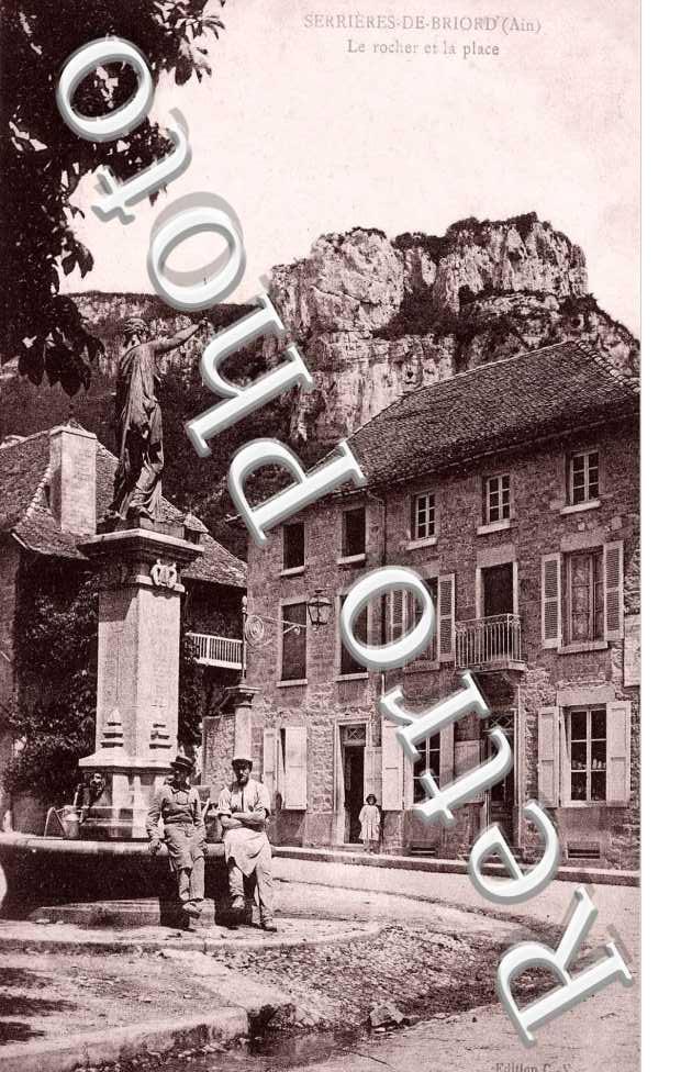 Le rocher et la place