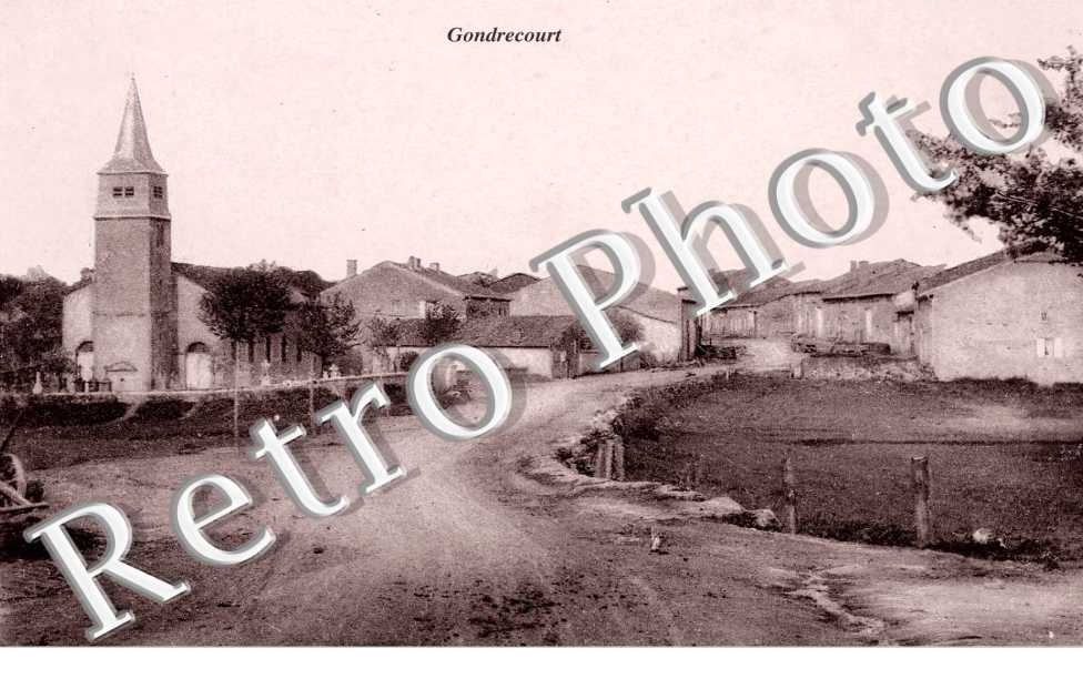 (eglise et entrée du village)