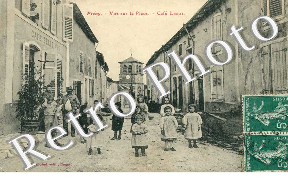 cafe Leroy, vue sur la place
