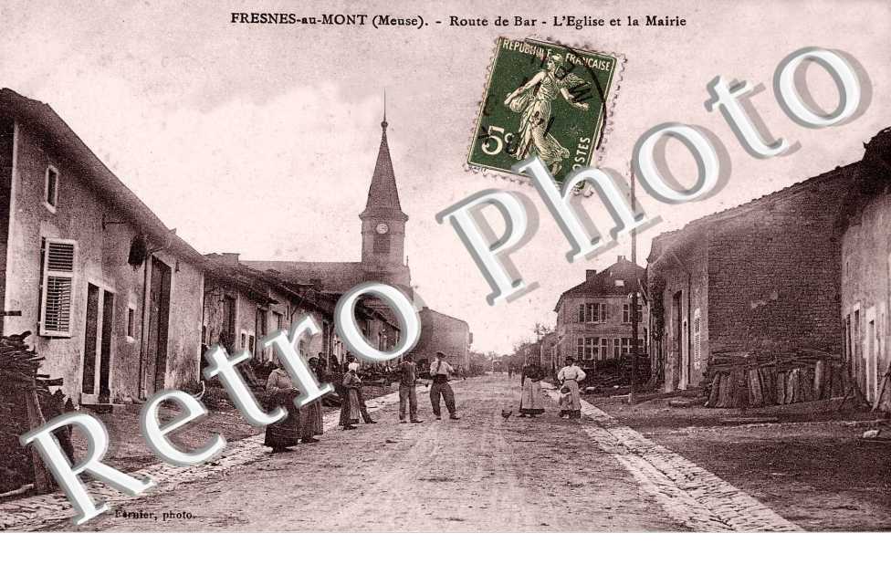 Route de Bar l'Eglise et la Mairie