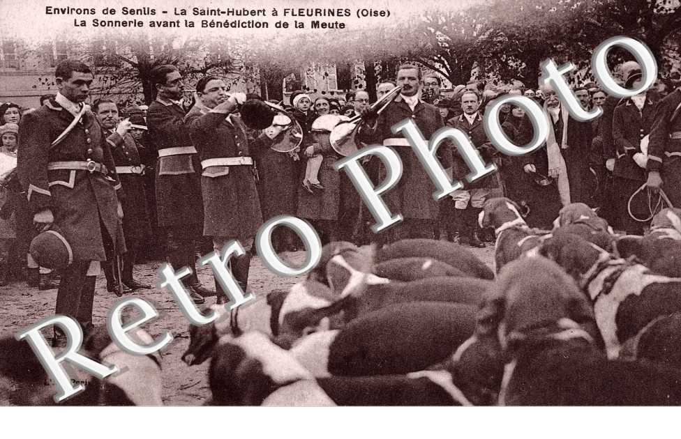 la Saint-Hubert, la sonnerie avant la benediction de la meute