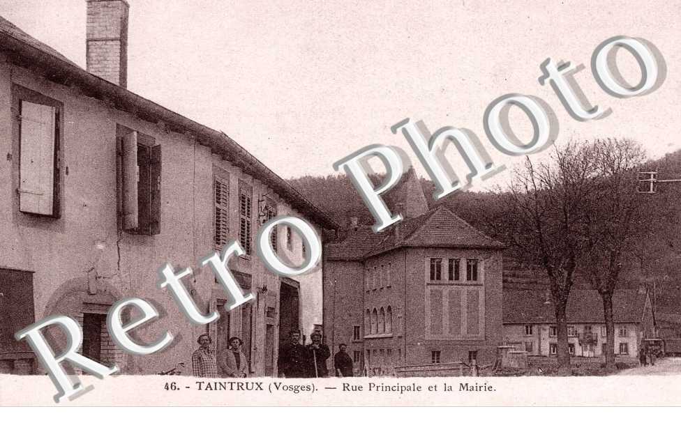 Rue principale et la mairie