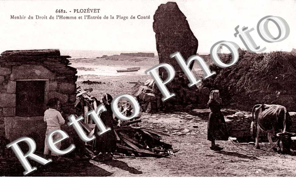 menhir du droit de l'homme et entree de la plage de Conte