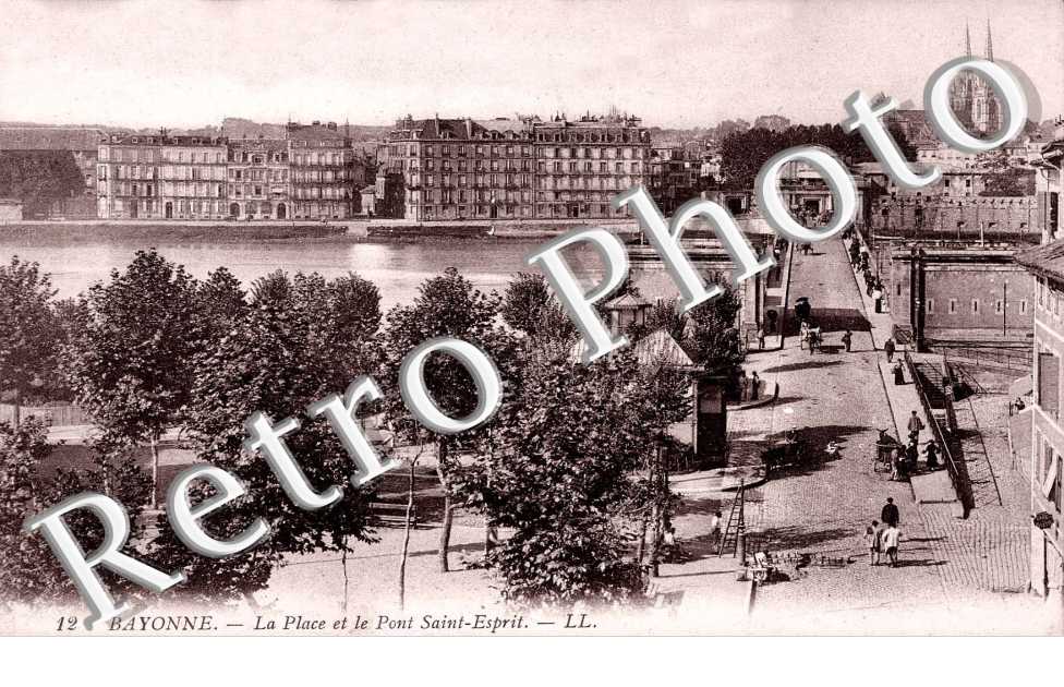 la Place et le pont Saint Esprit