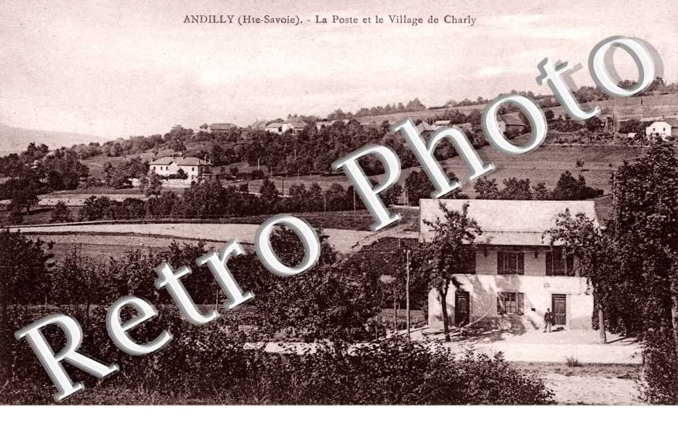 La Poste et le Village de Charly