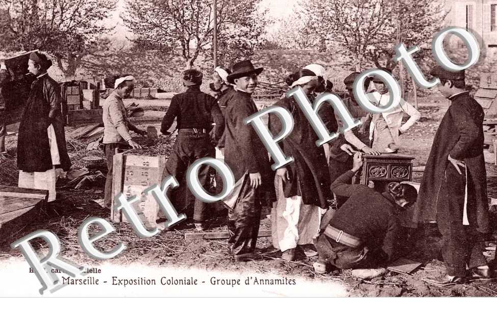 Exposition coloniale - groupe d'Annamites