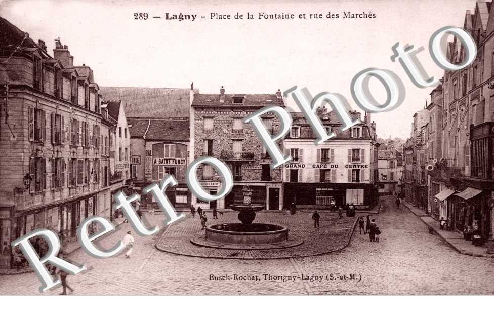 place de la Fontaine et rue des Marches
