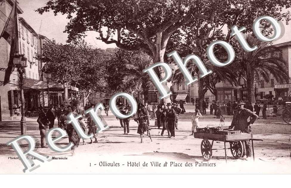 Hotel de Ville et Place des Plamiers