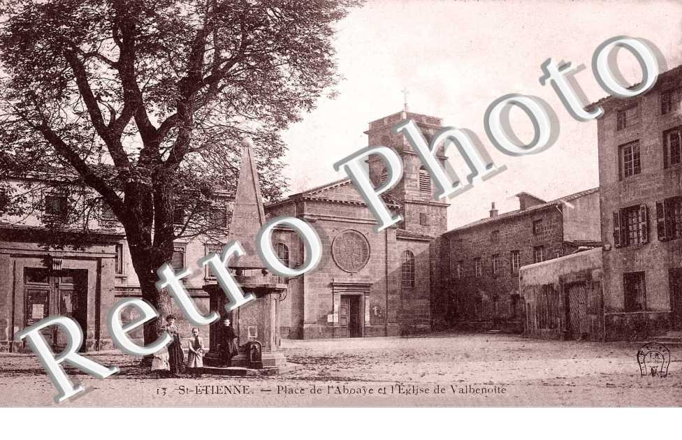 place de l'abbaye et Eglise de Valbenoite