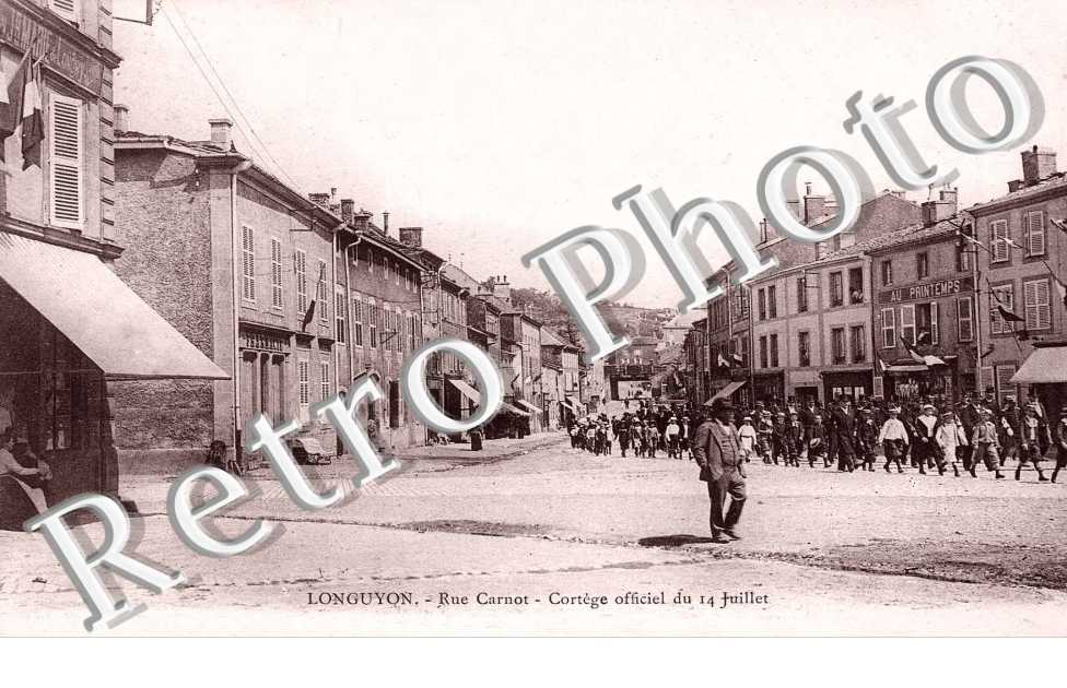 Rue Carnot - cortege officiel du 14 juillet
