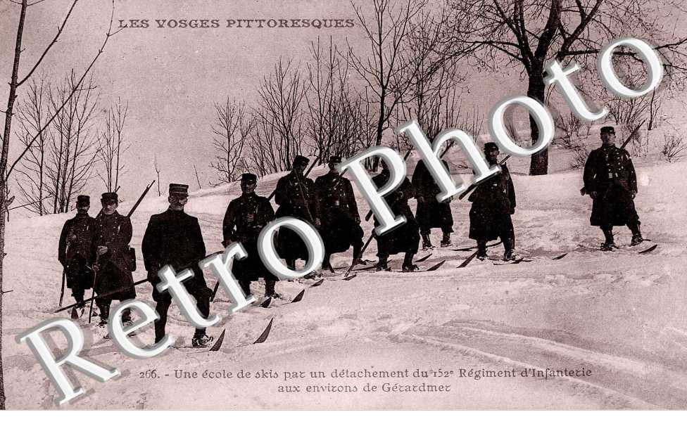 Une ecole de ski par un detachement du 152eme regiment d'infanterie