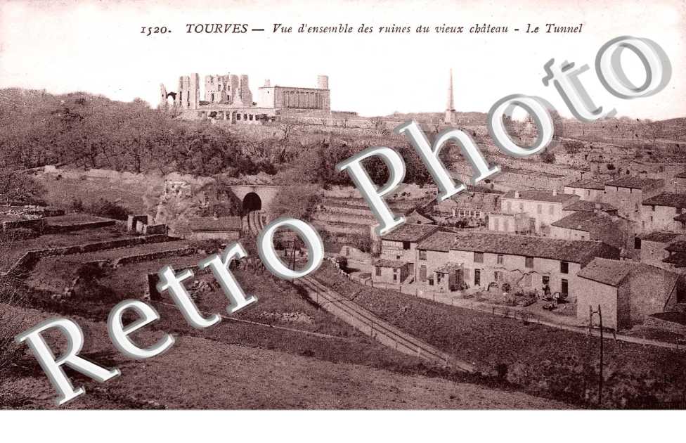 Vue d'ensemble des ruines du vieux chateau - le tunnel