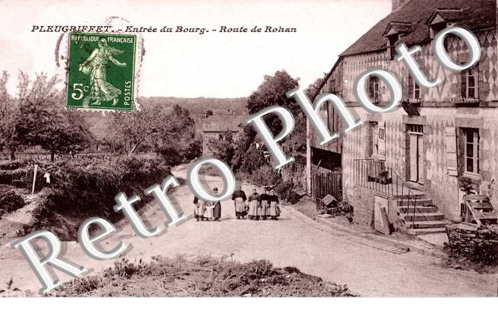ENTREE DU BOURG