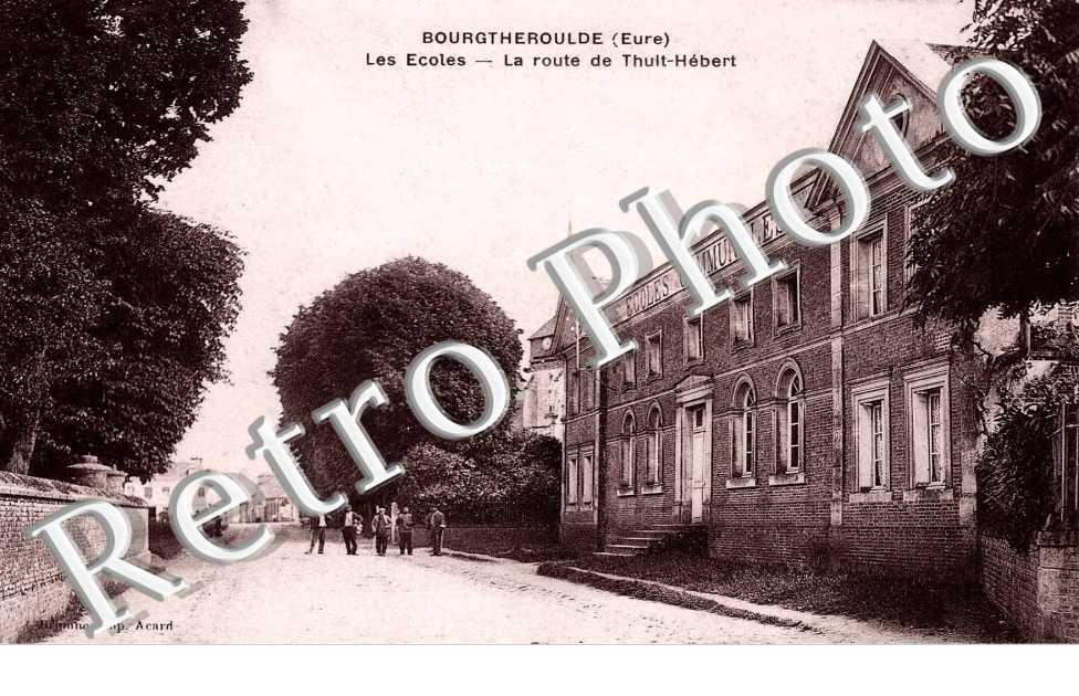 Les ecoles, la route de Thuit-Hebert