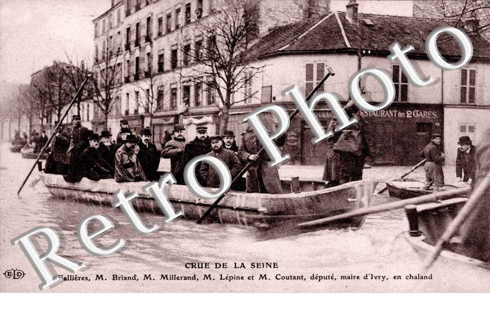 Crue de la Seine janvier 1910 Fallieres, Briand, Millerand, Lepine, Coutant en chaland