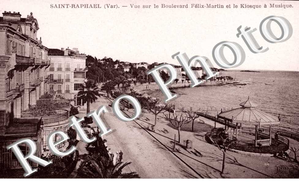 Vue sur le Boulevard Felix Martin et le Kiosque à Musique