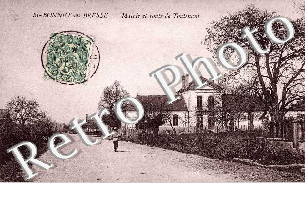 Mairie et route de Toutenant