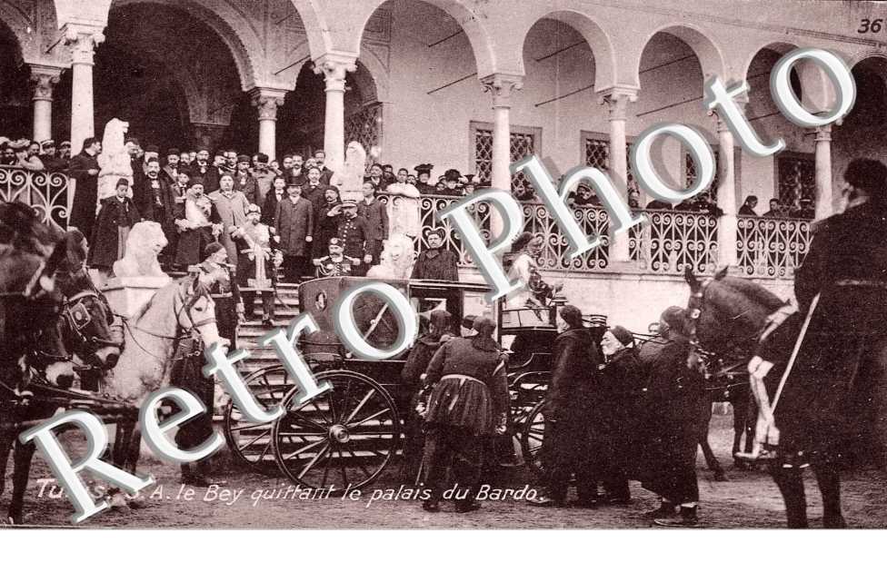 S.A. le Bey quittant le palais du Bardo