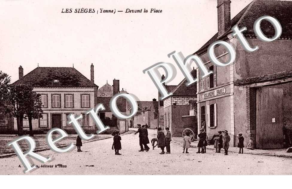 Devant la place