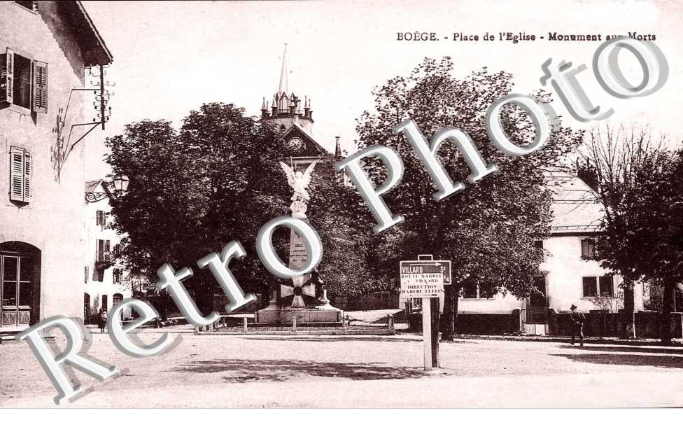 La place  de l'eglise - Munument aux morts