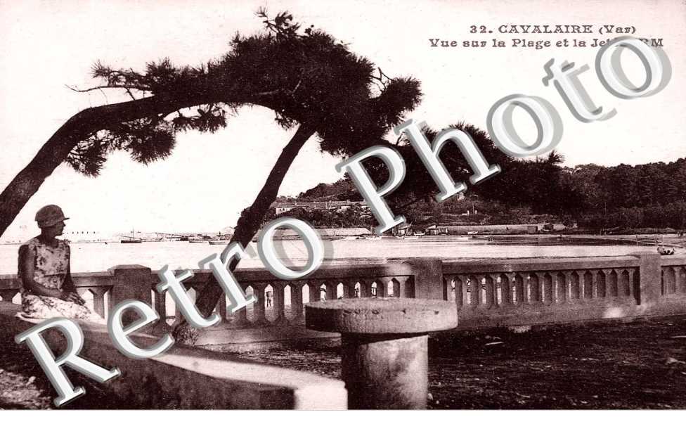 Vue sur la plage et la jetee