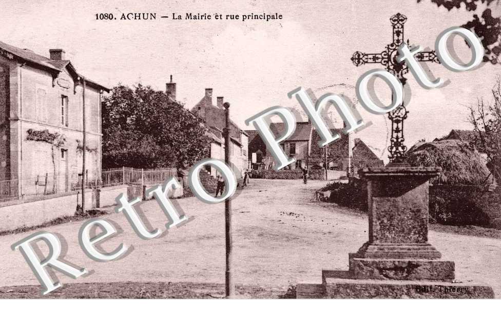la mairie et rue principale