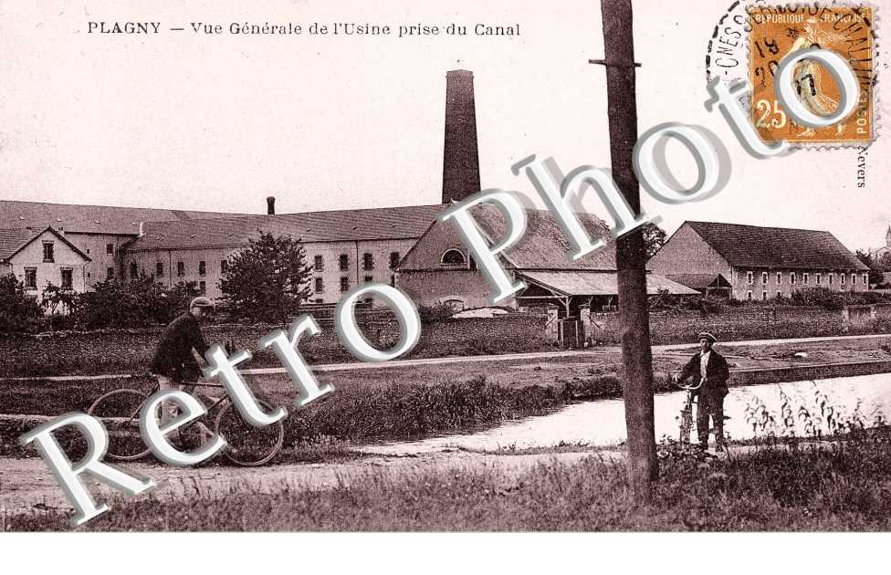 vue generale de l'usine prise du canal