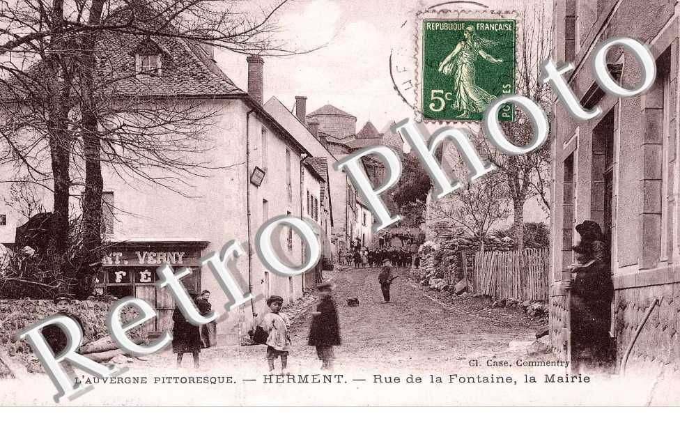 rue de la fontaine, la mairie