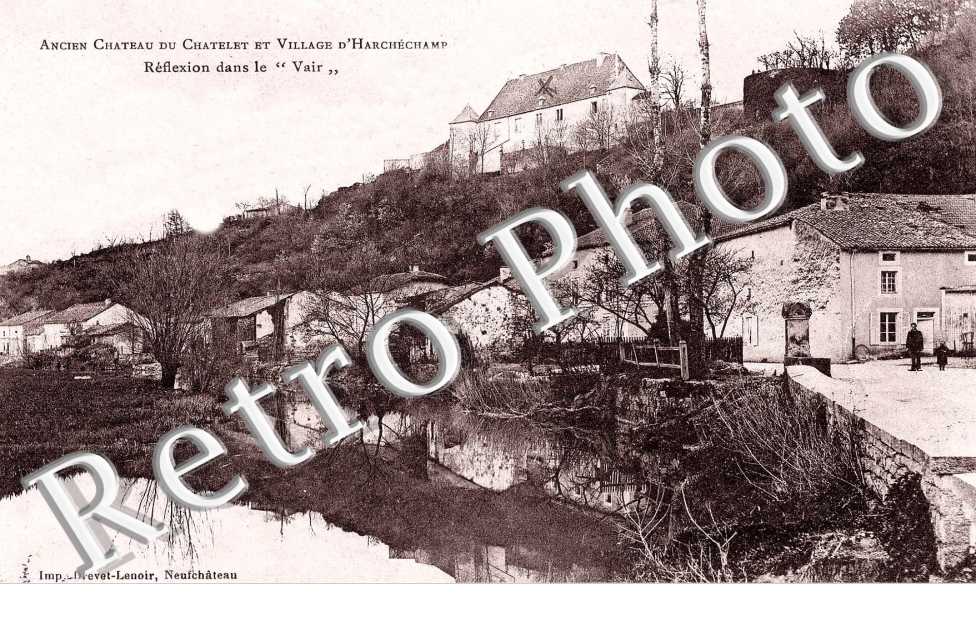 Vue du Village et le Chateau