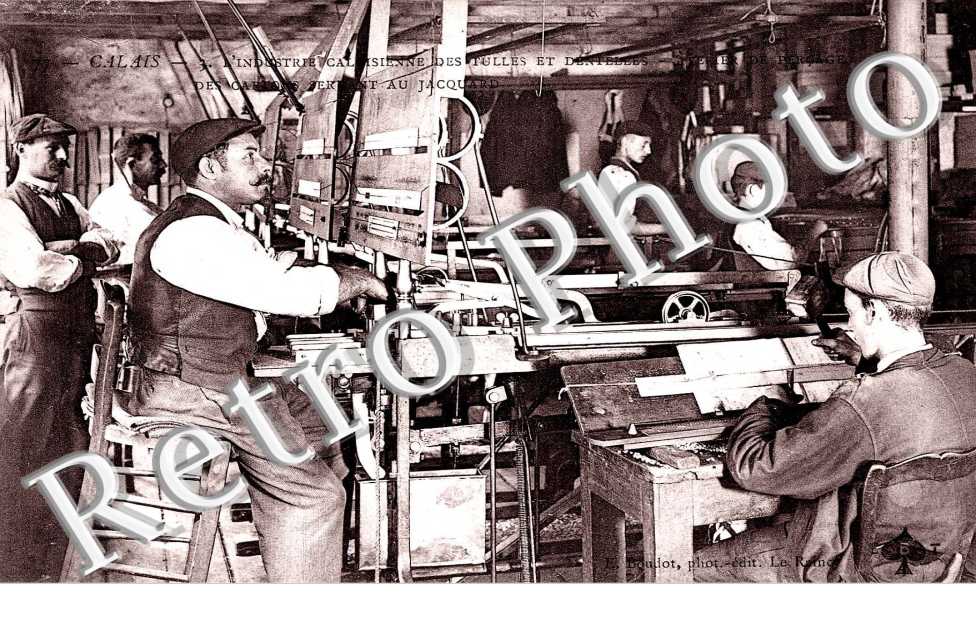 l'industrie des tulles et dentelles, atelier de percage des cartons servant au jacquard
