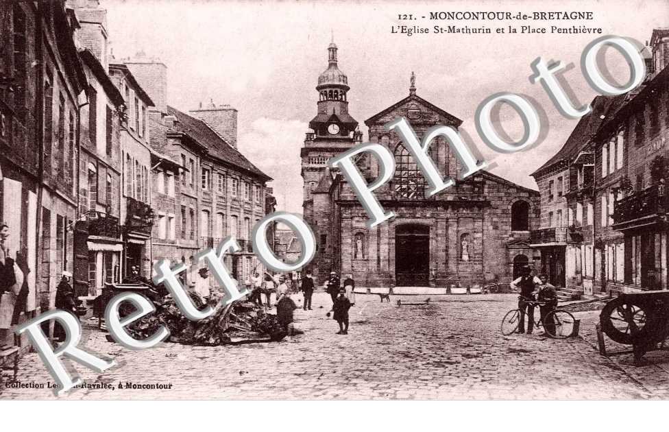 l'Eglise St Mathurin et la place Penthievre